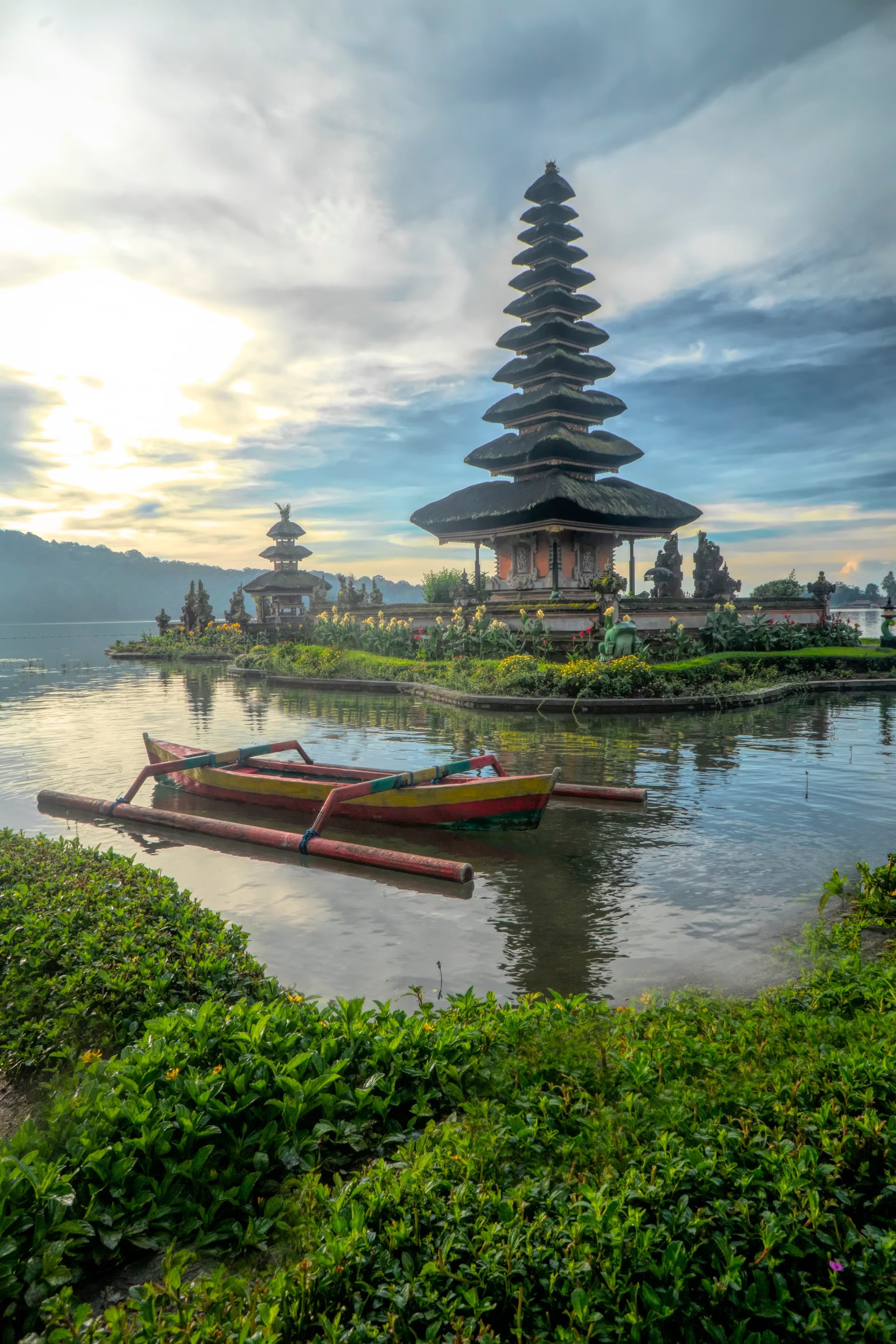 Skip airport SIM card queues and enjoy instant internet access when arriving in Bali with Telkomsel eSIM.